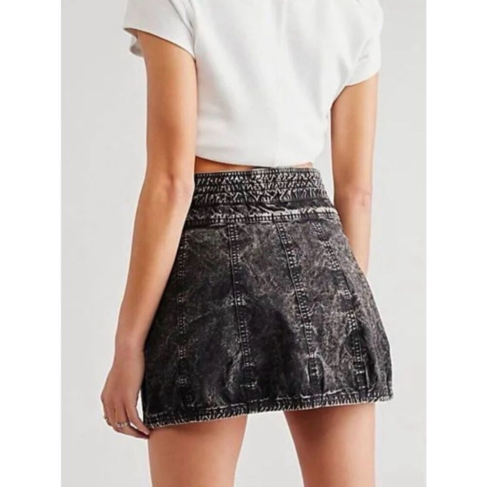 New Free People Acid Wash Cargo Mini Skirt. XS - Picture 2 of 4